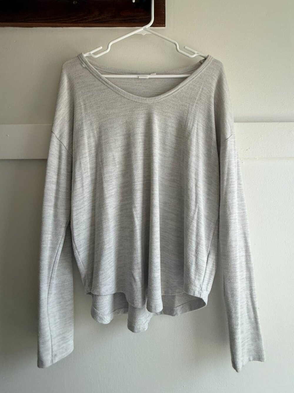 Gap Long Sleeve V-Neck Gray Soft Sweater - M